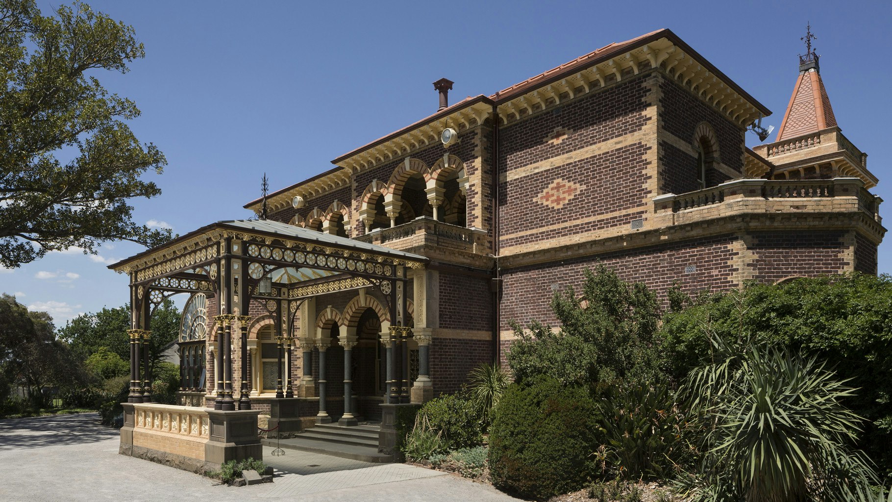 Main entrace to Rippon Lea estate.